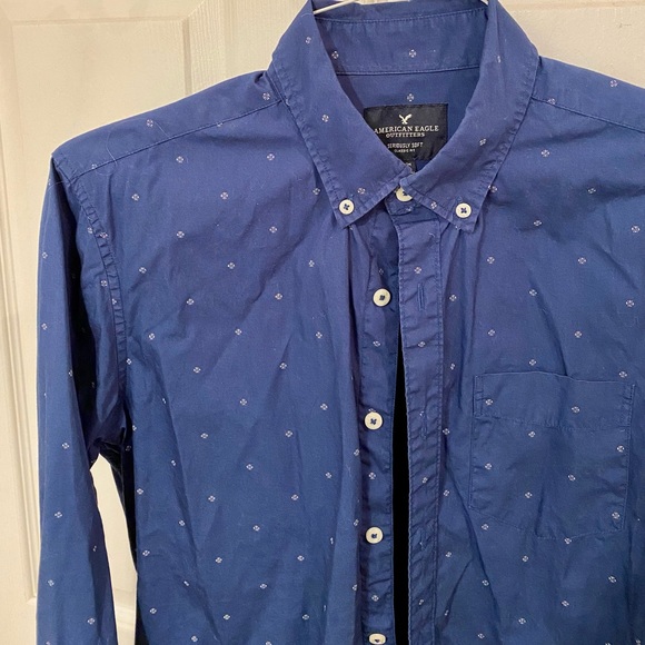AEO seriously soft classic fit button down - Picture 2 of 4